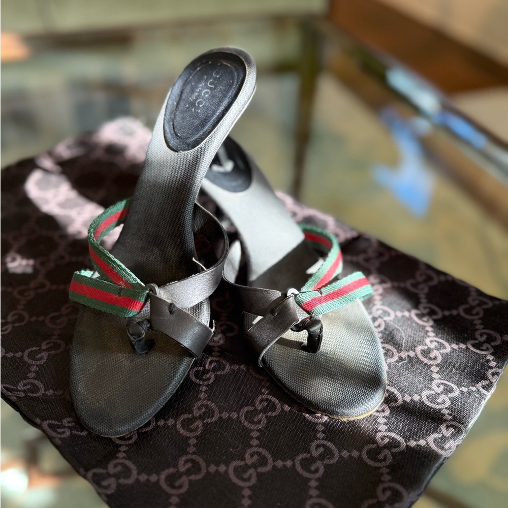 Vintage Gucci Women's Red & Green Ribbon & Leather Strap Kitten Heels | Size 6